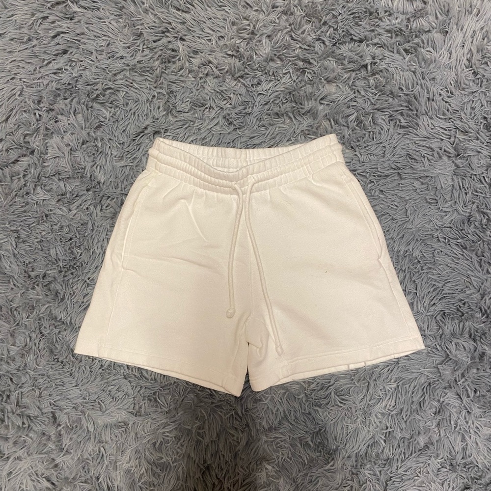 Aritzia Super fleece relaxed sweatshort